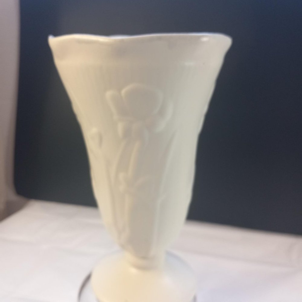 Cherokee Pottery White Floral Relief Vase  - Stunning - ONE OF A KIND - 1978